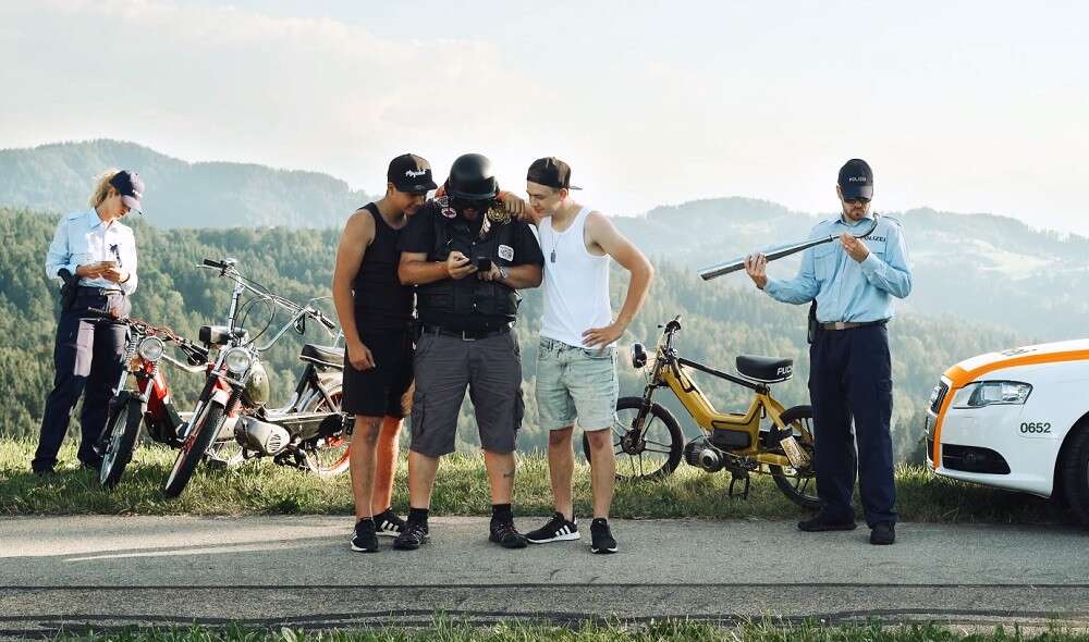 Toefflibuebe-in-Polizeikontrolle Toefflibuebe-in-Polizeikontrolle