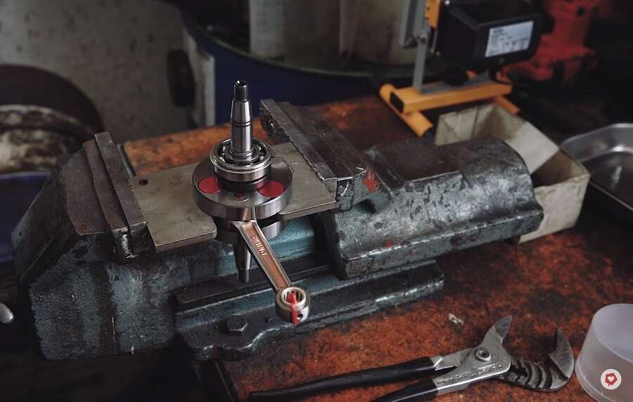 swiing Kurbelwelle Racing Puch Maxi E50 (-50 ccm) mit aufgezogenen Lagern swiing Kurbelwelle Racing Puch Maxi E50 (-50 ccm) mit aufgezogenen Lagern