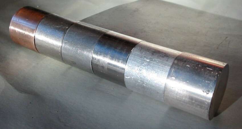 Von Links nach Rechts: Berylliumkupfer, Inconel, Stahl, Titan, Aluminium, Magnesium Von Links nach Rechts: Berylliumkupfer, Inconel, Stahl, Titan, Aluminium, Magnesium