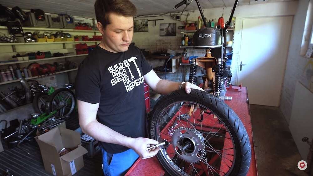 Bei Schraubverbindungen lässt sich das Kettenrad normalerweise leicht lösen Bei Schraubverbindungen lässt sich das Kettenrad normalerweise leicht lösen