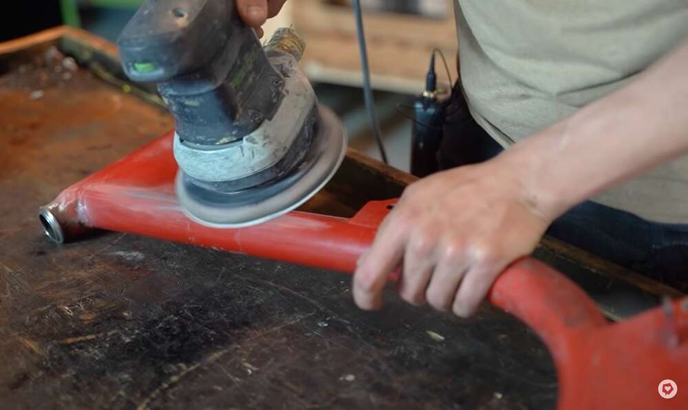 Einfacher lässt sich der Rost mit einem elektrischen Schleifgerät entfernen Einfacher lässt sich der Rost mit einem elektrischen Schleifgerät entfernen