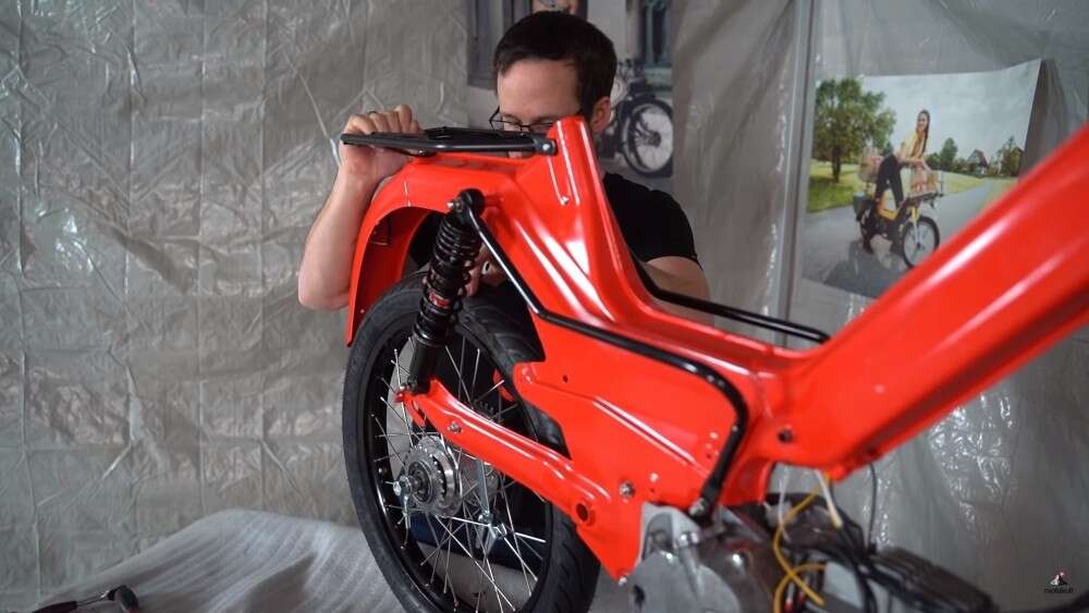 Zunächst muss das Hinterrad ausgebaut werden Zunächst muss das Hinterrad ausgebaut werden