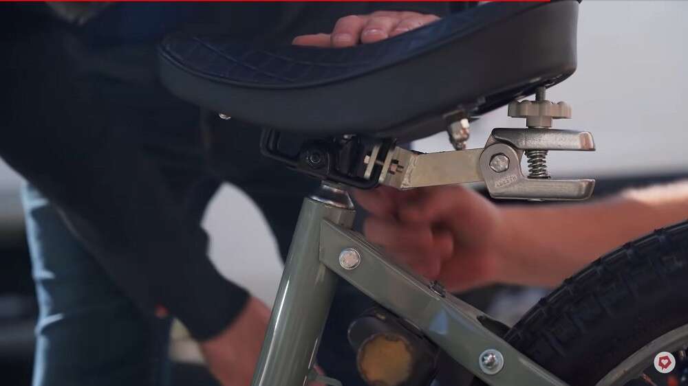 Haerry Anhängerkupplung Befestigung am Sattelkolben Haerry Anhängerkupplung Befestigung am Sattelkolben