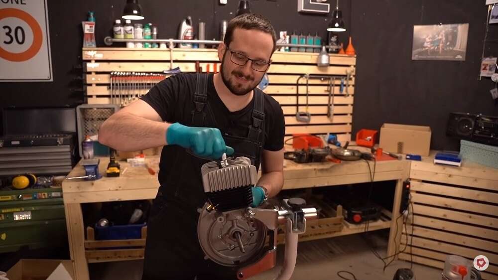 Chrigi-montiert-Zuendkerze Chrigi-montiert-Zuendkerze