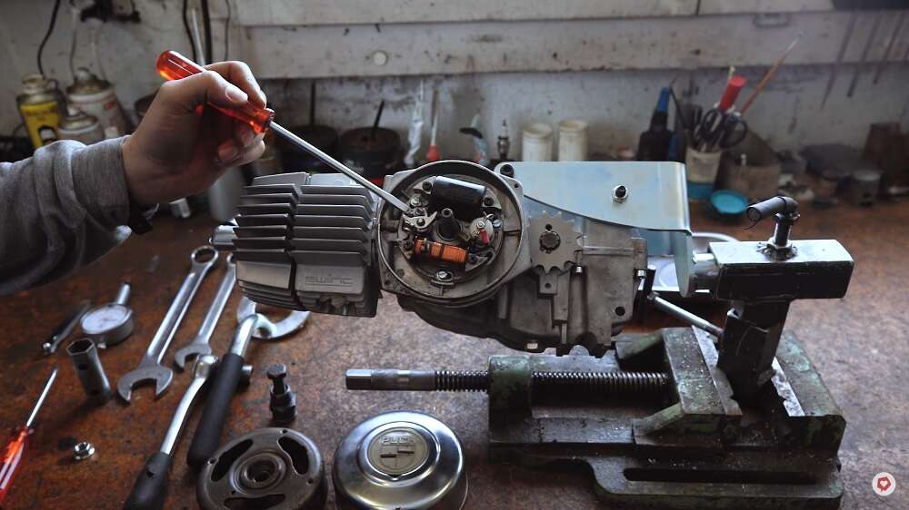 Unterbrecherkontakte und Zündung an deinem Töffli einstellen Unterbrecherkontakte und Zündung an deinem Töffli einstellen