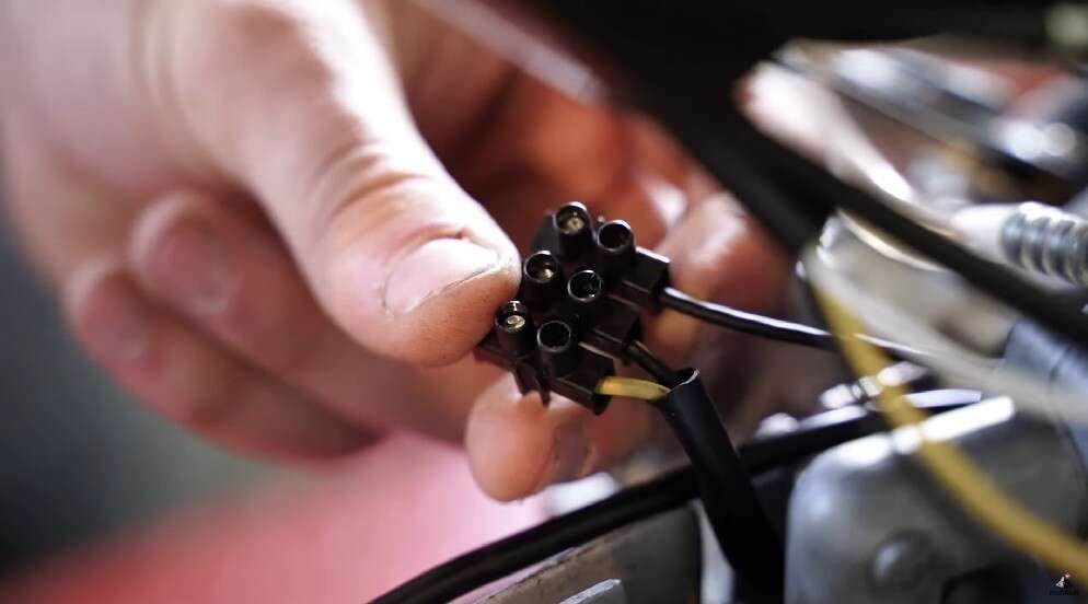 Lüsterklemme 3-polig schwarz gross (2.5 - 6 mm²) Lüsterklemme 3-polig schwarz gross (2.5 - 6 mm²)