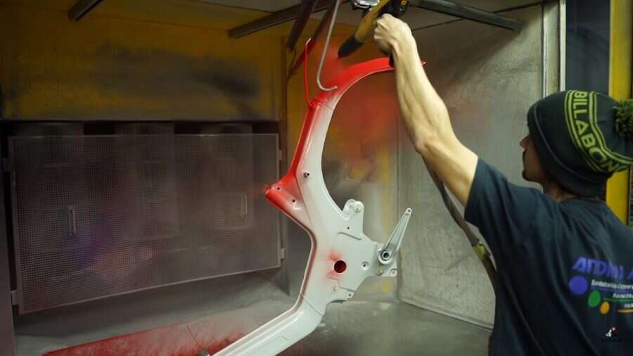 Pulverlackierung deines Töfflis Pulverlackierung deines Töfflis