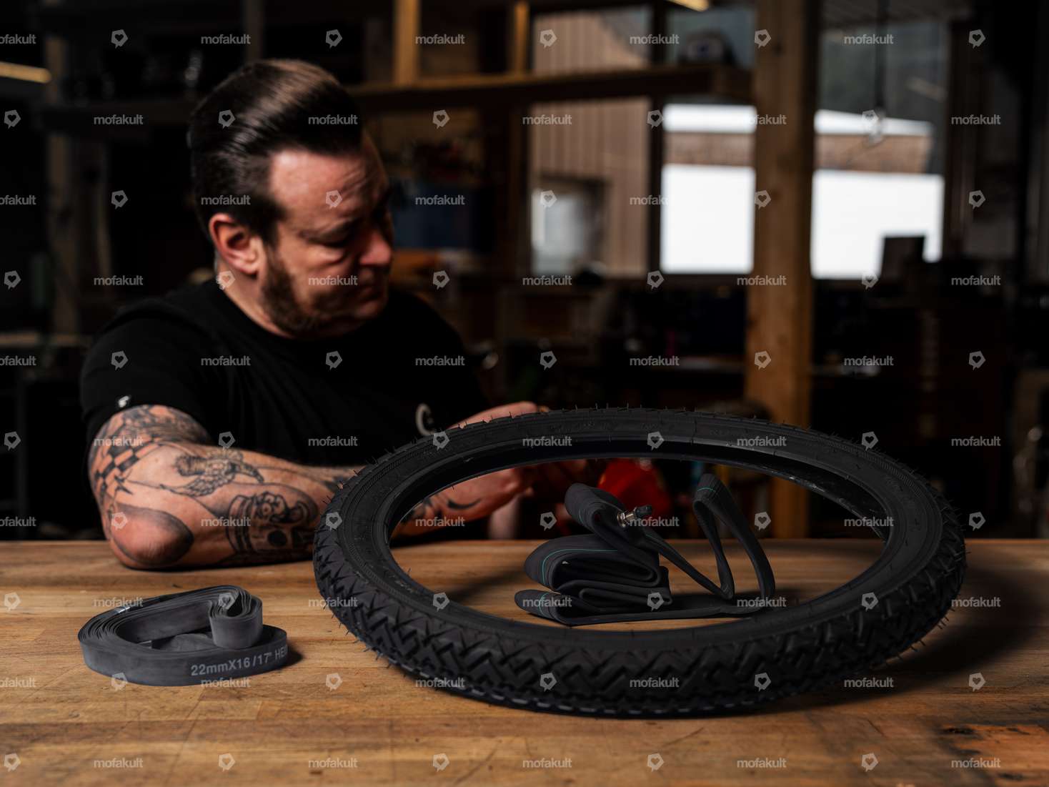 Siggnature Schlauch- und Reifenwechsel 17" Speichenrad Carousel Image 1