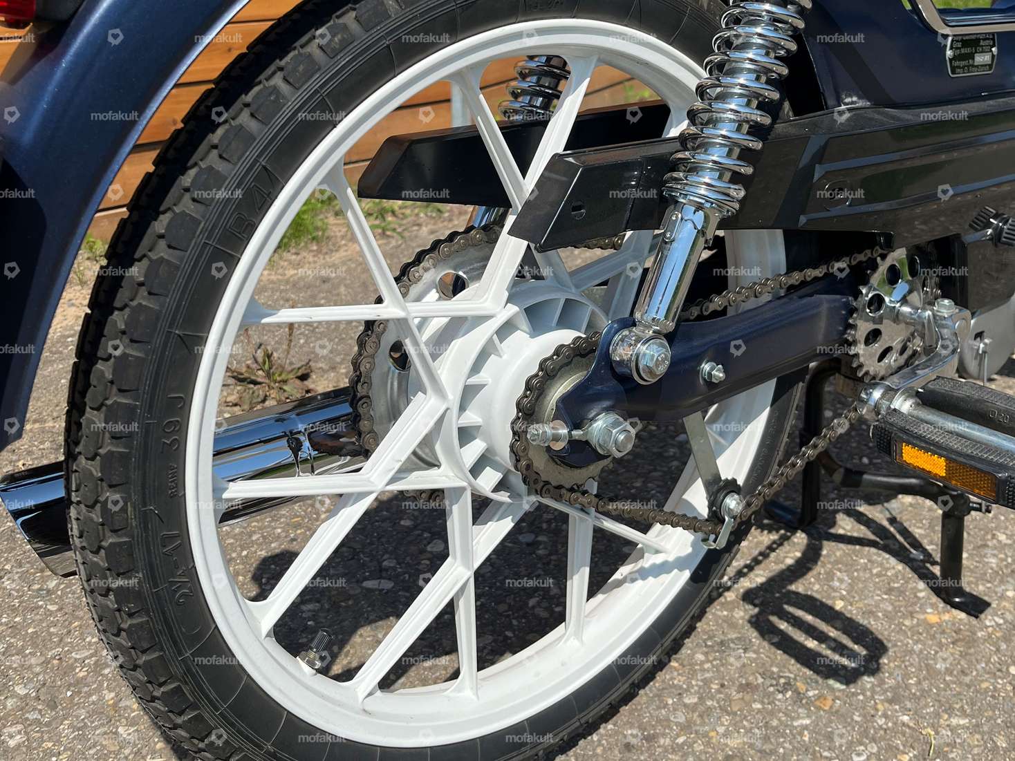 swiing® ingenious wheel axle with bearing conversion kit Snowflake rear wheel | Puch Maxi Carousel Image 2