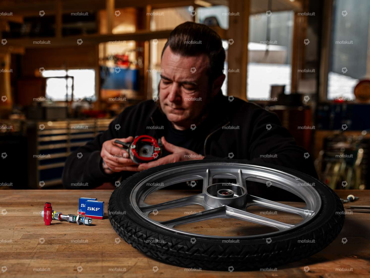 Siggnature Nabenrevision (Rillen-Kugellager) Vorderrad 17" | Pony GTX 521 Carousel Image 1