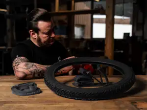 Siggnature Schlauch- und Reifenwechsel 17" Speichenrad Siggnature Schlauch- und Reifenwechsel 17" Speichenrad