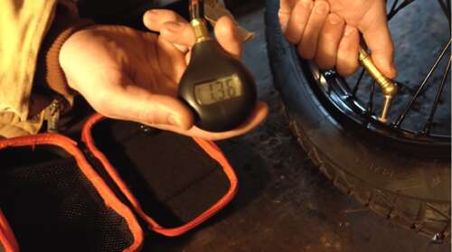 Reifendruck deines Mofas überprüfen Reifendruck deines Mofas überprüfen